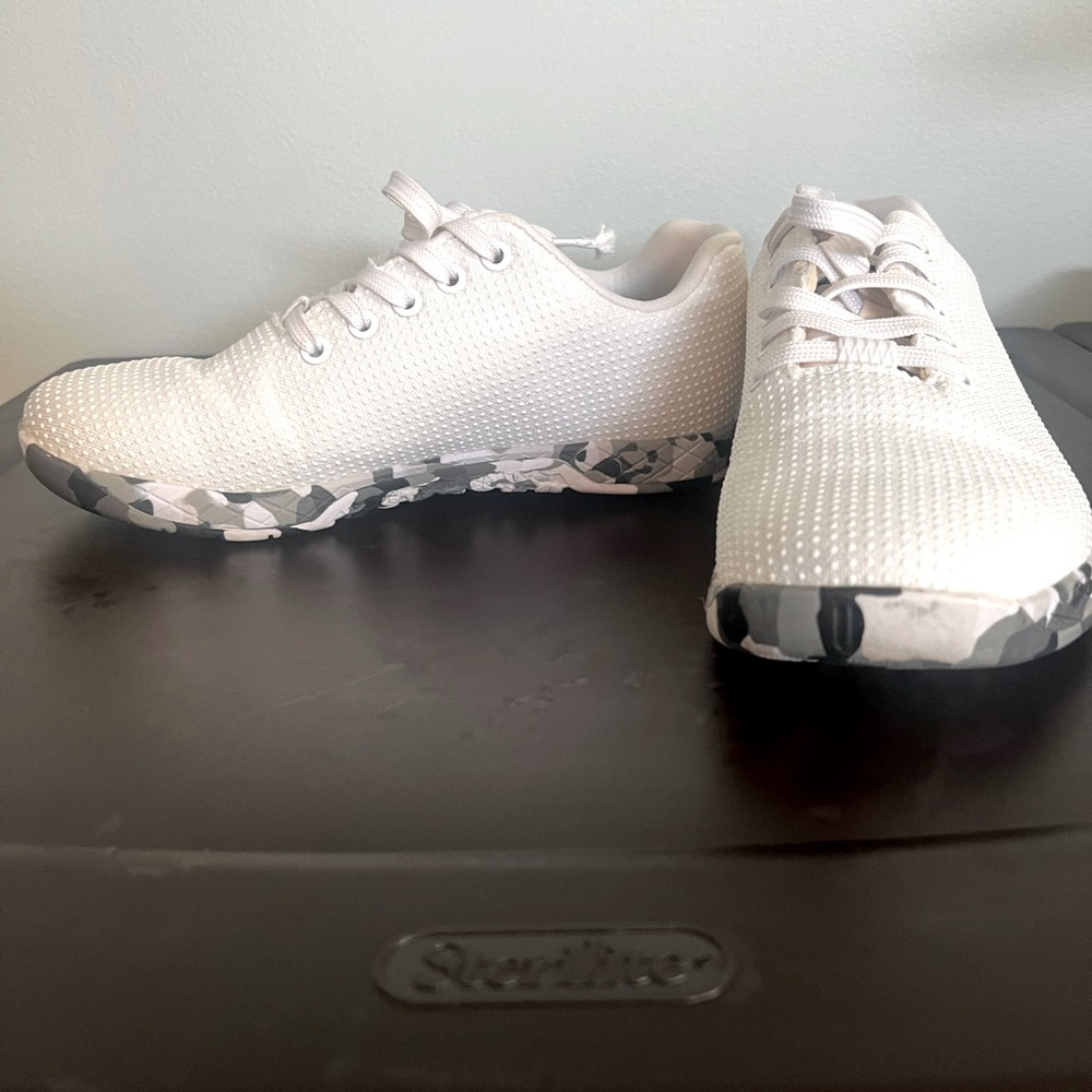 NO BULL white trainers with granite sole. Size 8